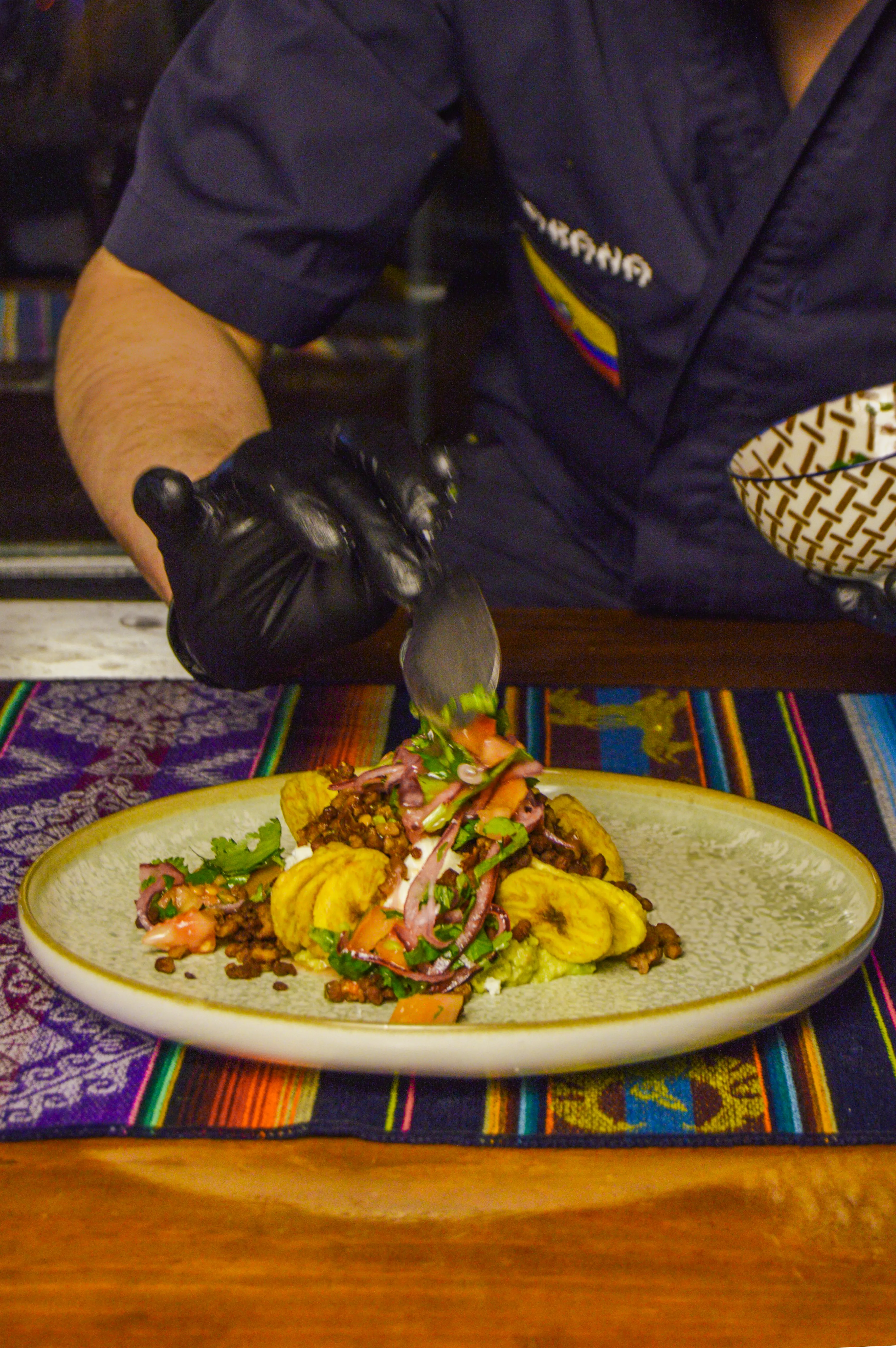 Plato de cocina ecuatoriana en Chakana