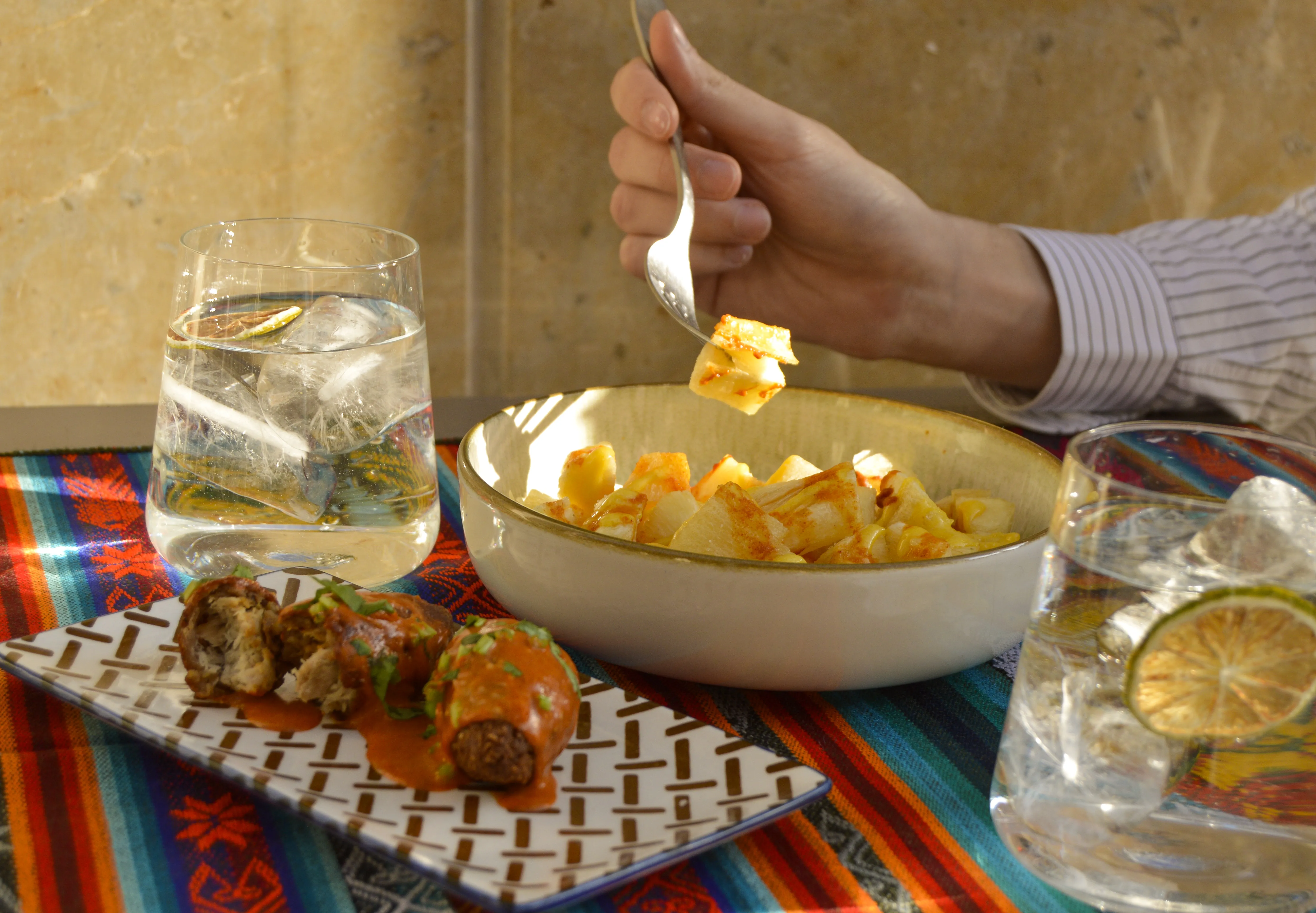 Ambiente interior del restaurante Chakana
