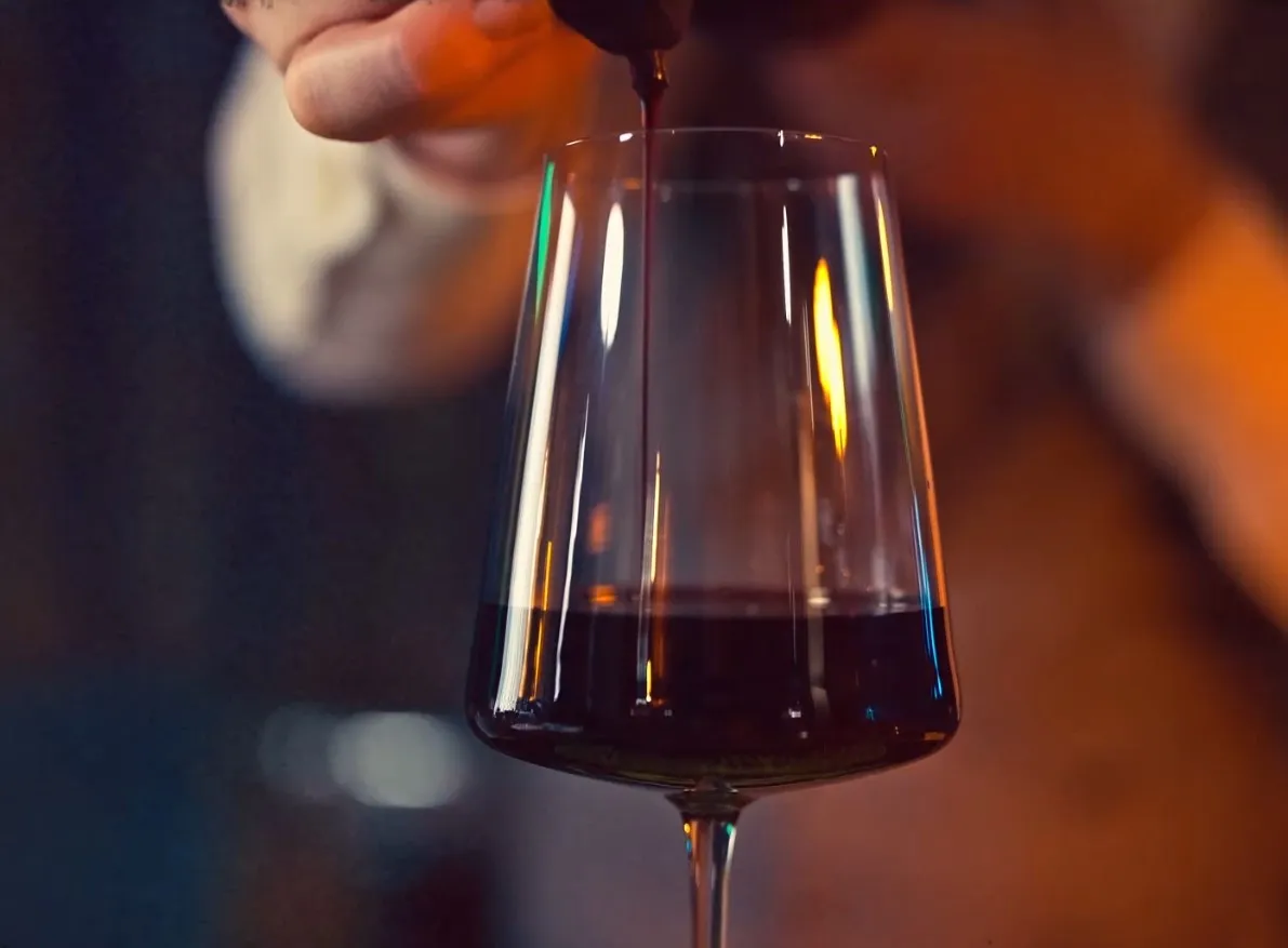 Selección de vinos premium en Chakana Zaragoza